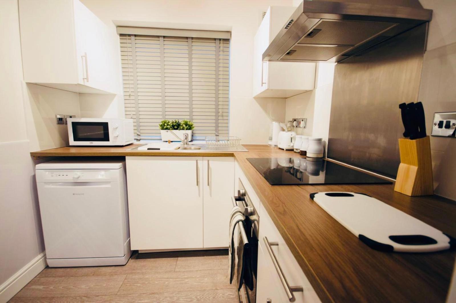 Luxury 3 Bedroom Ground Floor - Centre Apartment