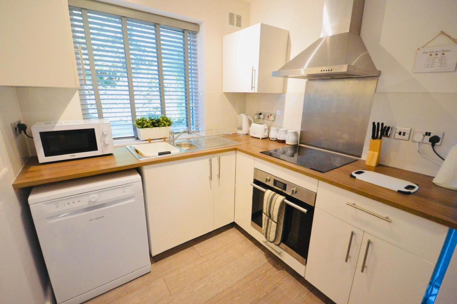 Apartment Luxury 3 Bedroom Ground Floor - Centre *