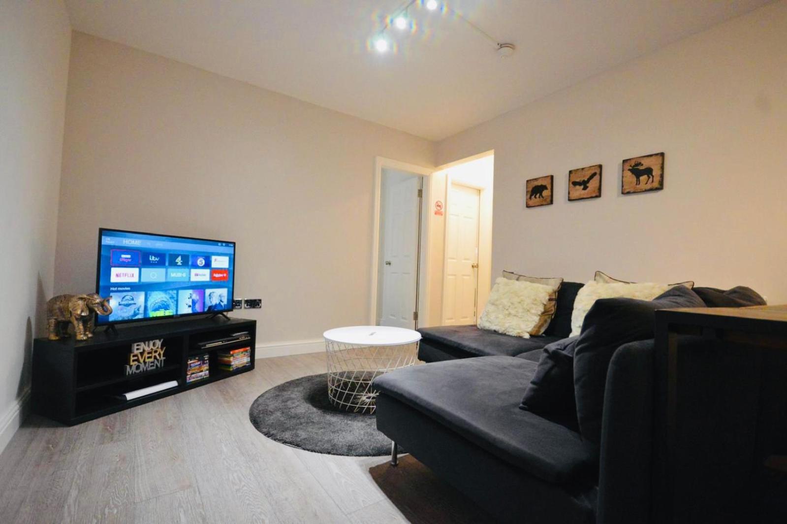 Luxury 3 Bedroom Ground Floor - Centre Apartment Coventry